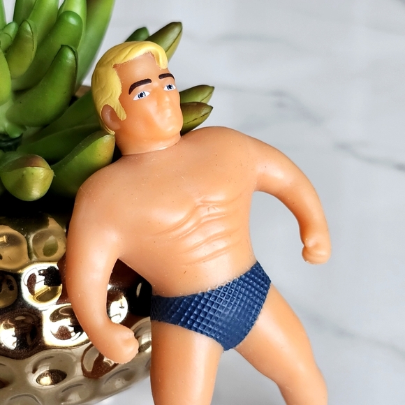 2018 World's Smallest Classic Mini Collectible Toy 3.5” Stretch Armstrong Figure - Picture 12 of 13